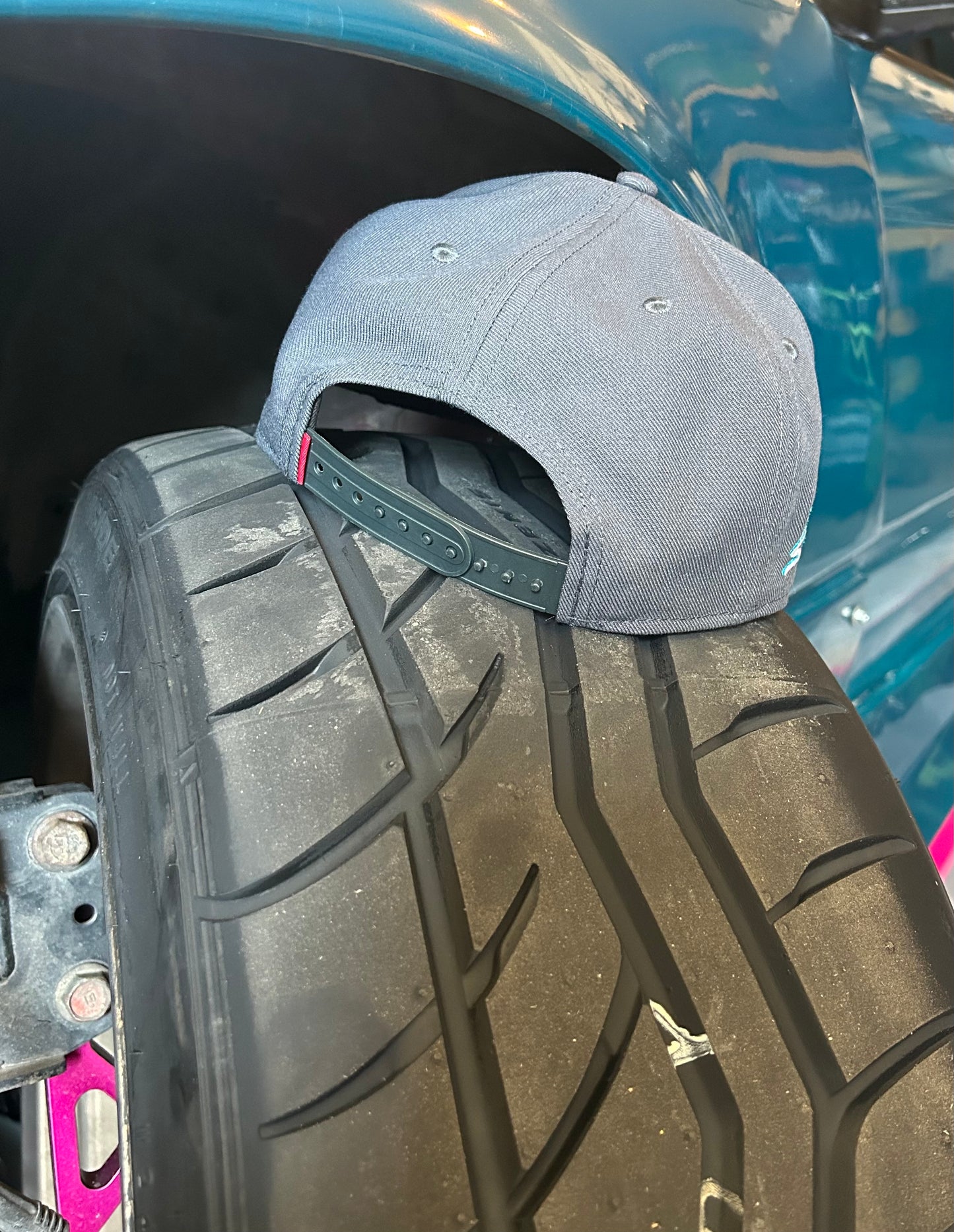 BAKA STYLE RACING : Snapback Flat Brim Embroidered Dark Grey hat